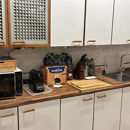 Alex's Hut, Entire Independent * Varcaturo
